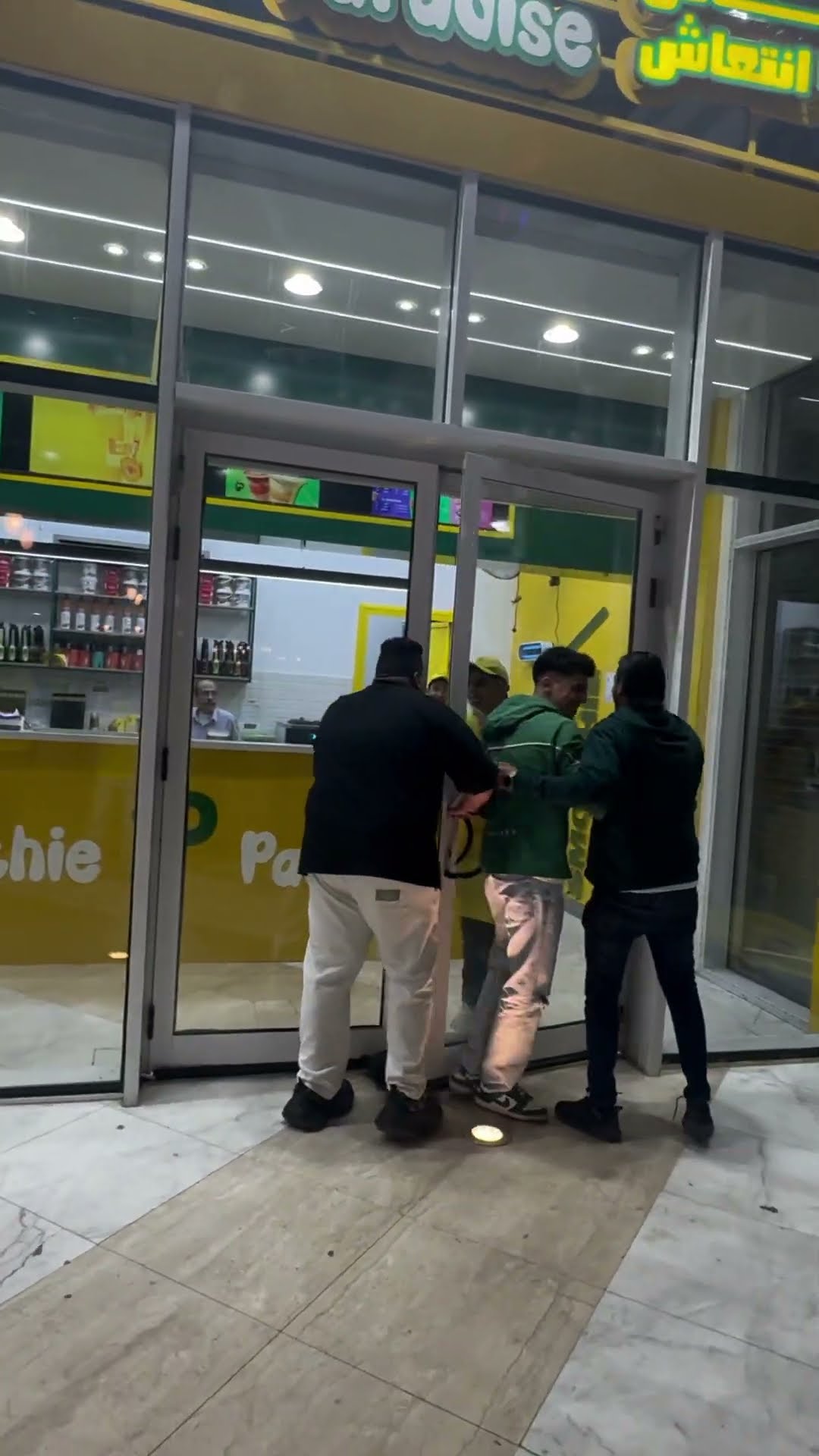 الكواليس مينفعش تتزاع ?