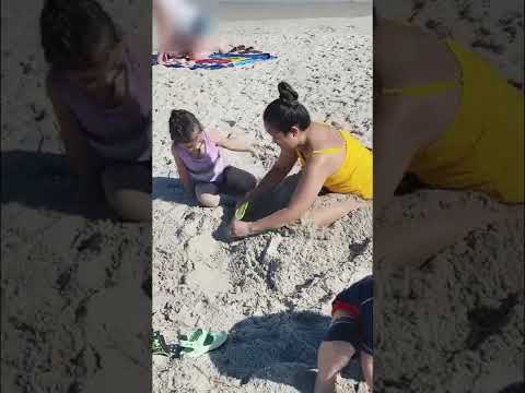 🤣😂Tickle feet  at the beach / Mama’s having fun with our baby girl / The Hupp Crew USA