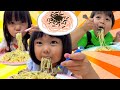 【大食い】★まりちゃんたちのお昼ご飯と晩ご飯をのぞいてみよう!!いっぱい食べることができるかな??◆まりちゃん いずちゃん みなくん パパ 食育 教育 お昼ご飯 晩ご飯 大食い
