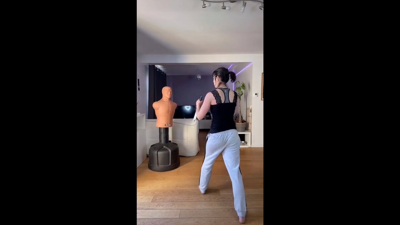 360 kick / Nunchaku Girl 🥋