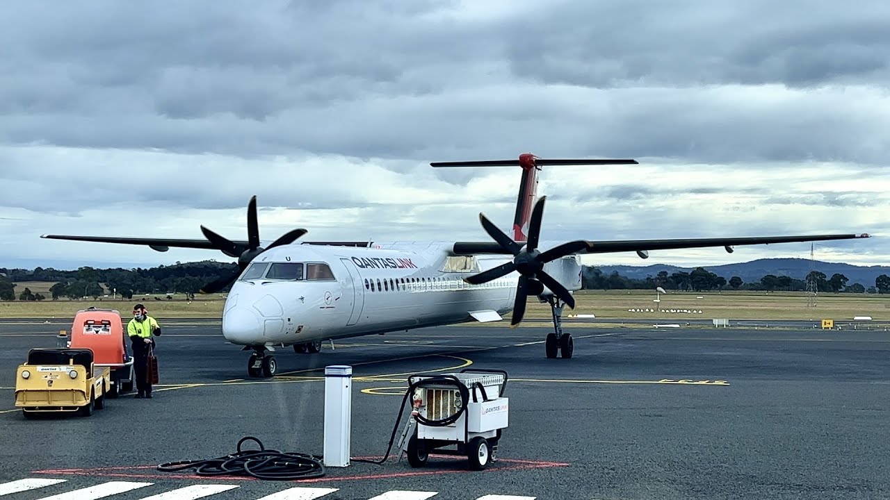 Dash 8 StartUp, Taxi and Takeoff