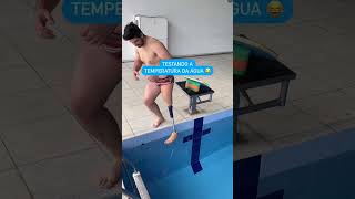 Testando A Temperatura Da Água Ótese