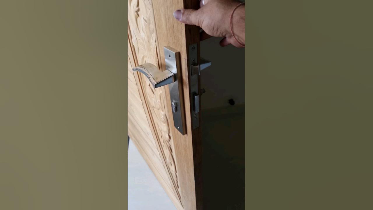 How to lock door दरवाजे में लॉक लगाने का तरीका woodworking lock