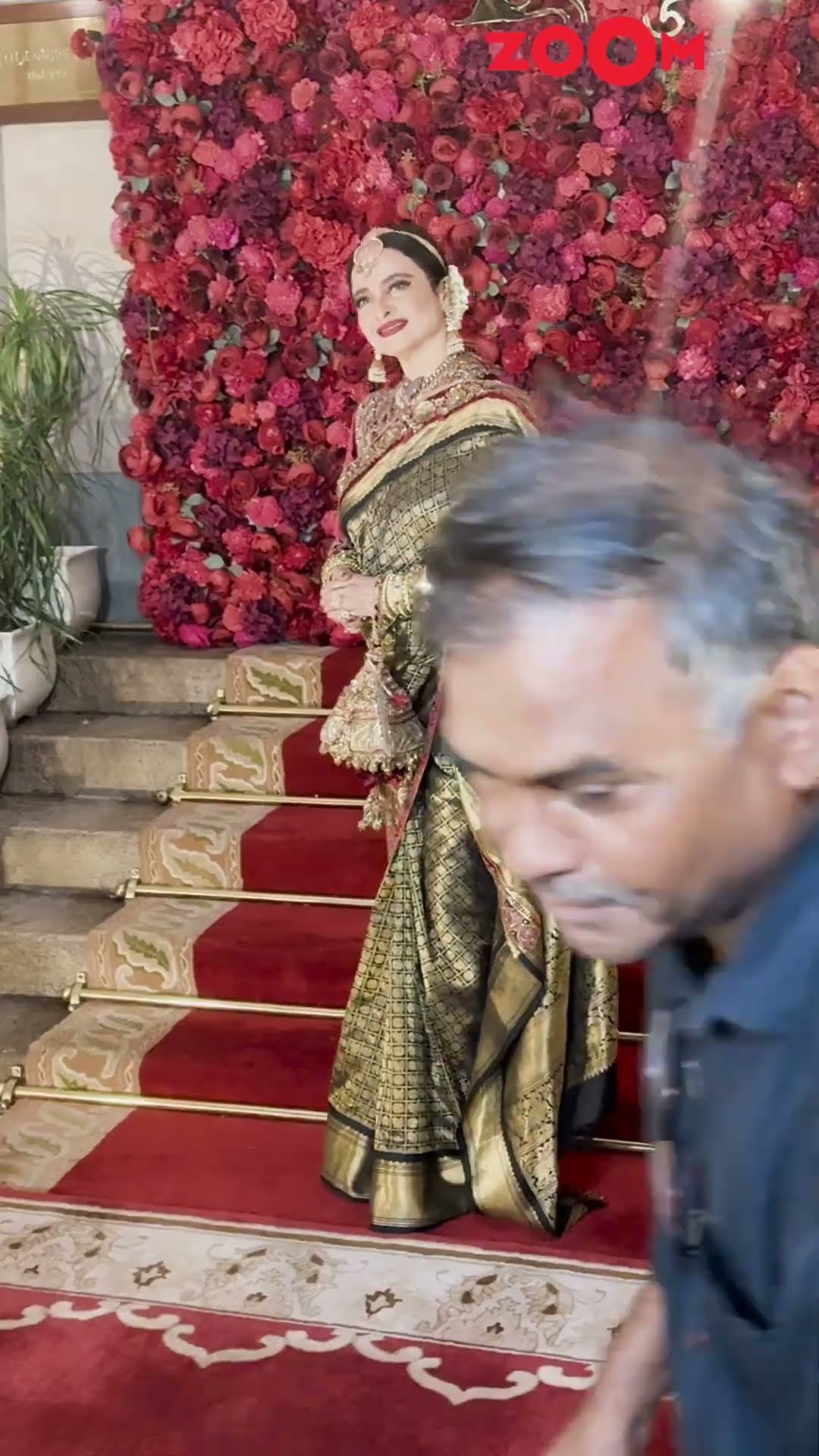 Rekha STEALS the limelight with her REGAL look at Aadar-Alekha's wedding ? #aadaralekhawedding