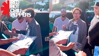 John Frusciante - Signing Autographs at the Hotel with fans (São Paulo, Brasil 2023)
