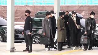 BTS at Airport going to Los Angeles to finally see ARMYs 😍💜