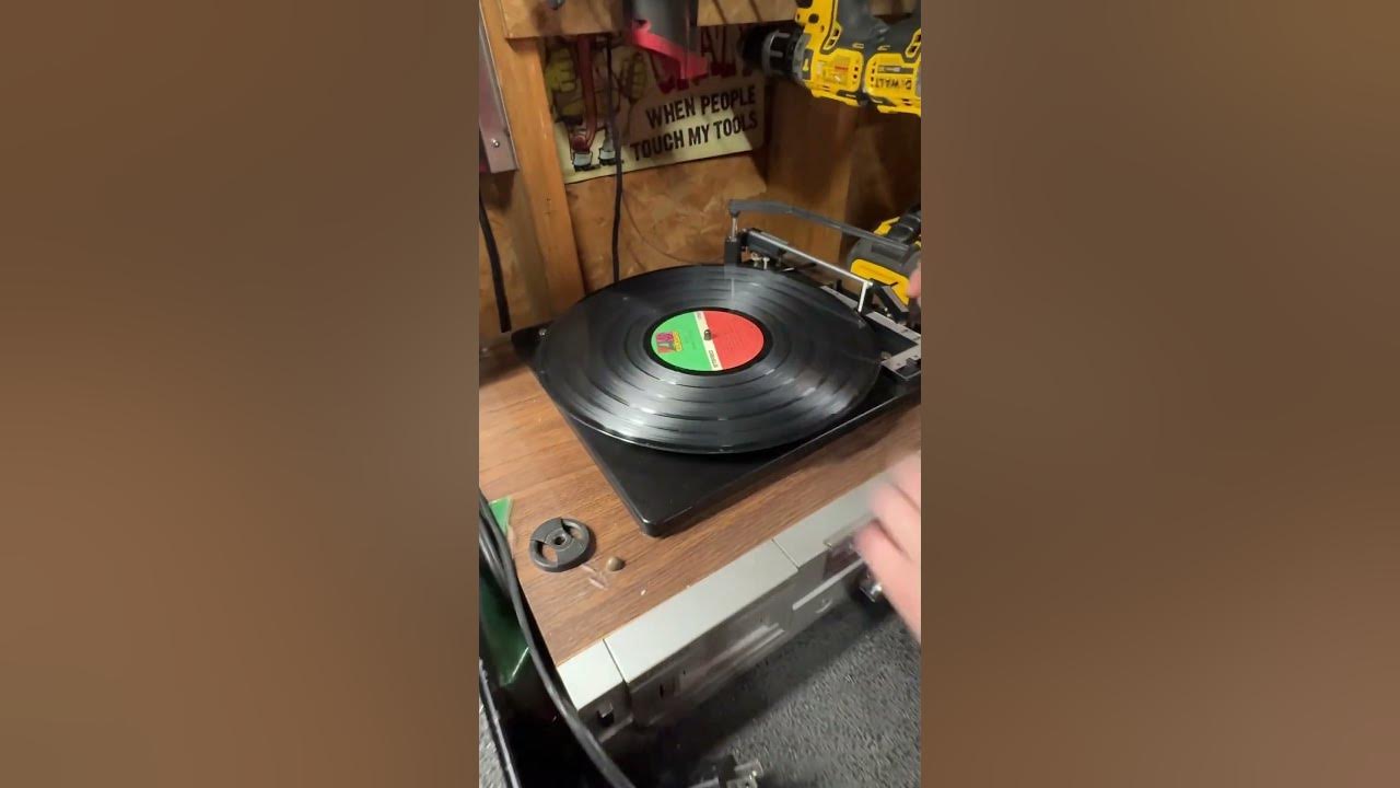 Playing a warped AC/DC vinyl record. #acdc #classicrock #vinylrecords #vinylcommunity #vinyljunkie