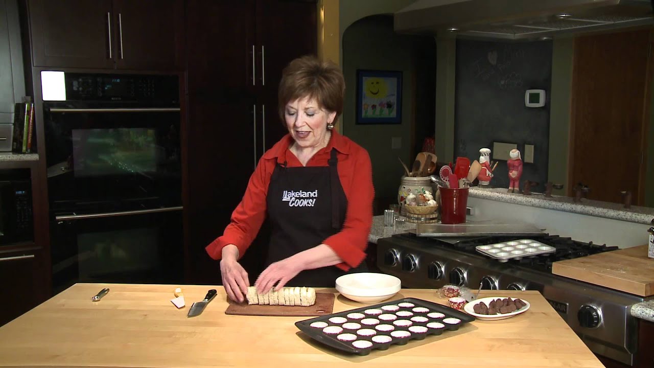Lakeland Cooks! Mexican Kissy Cookies YouTube