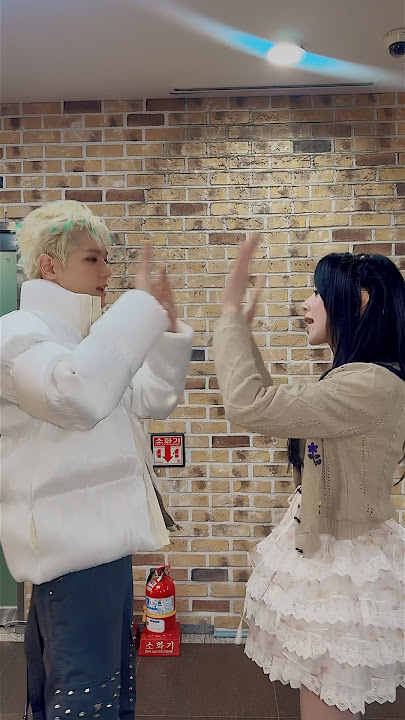 𝓣𝓪𝓹𝓹𝓲𝓷𝓰 𝓸𝓷 𝓶𝓮• ⊹ * ˚. 🍓 #TAEYONG #CHAEYOUNG #TAP