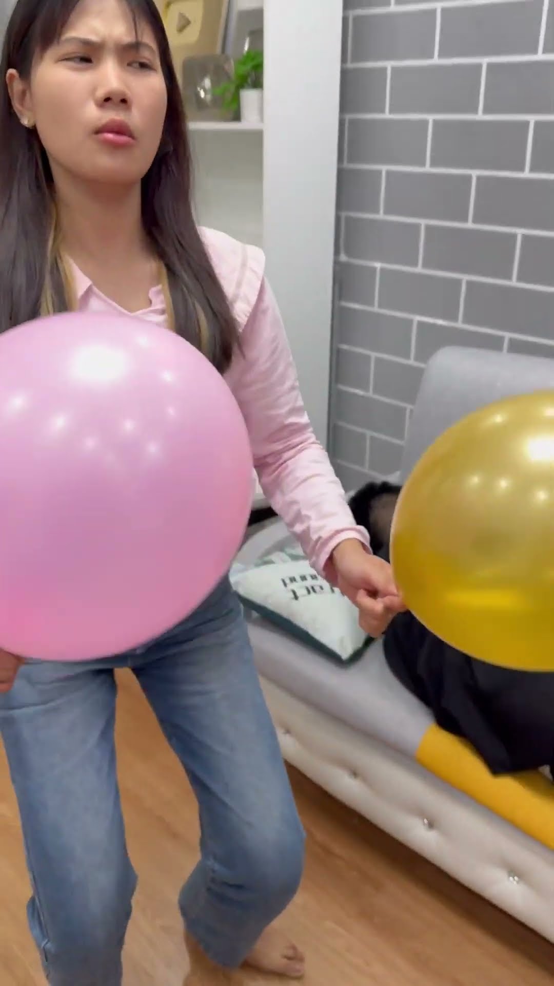 Su Hao comedy: blow fart bubbles ?