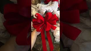 Outside Christmas Bows from Mashed to Fluffed #christmas #decorations