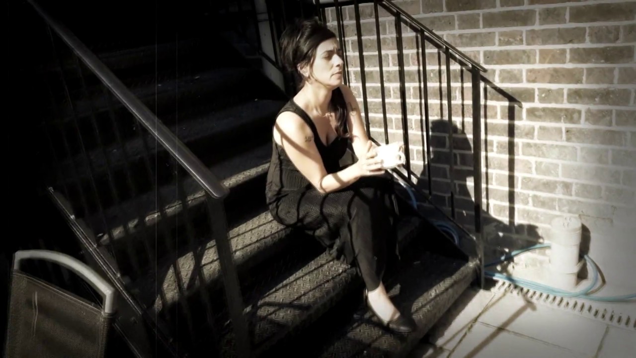 שורקת לי בחושך נורית פלדקירשטיין (הקליפ) Whistlin' Past the Graveyard by Tom Waits Hebrew שורקת לי בחושך נורית פלדקירשטיין (הקליפ) Whistlin' Past the Graveyard by Tom Waits Hebrew