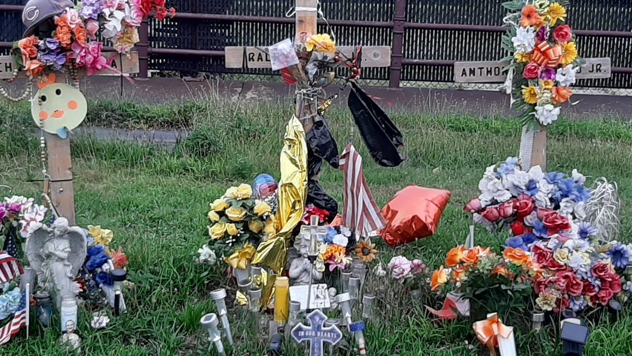 Roadside memorials--Chicago Skyway--Chicago,Illinois