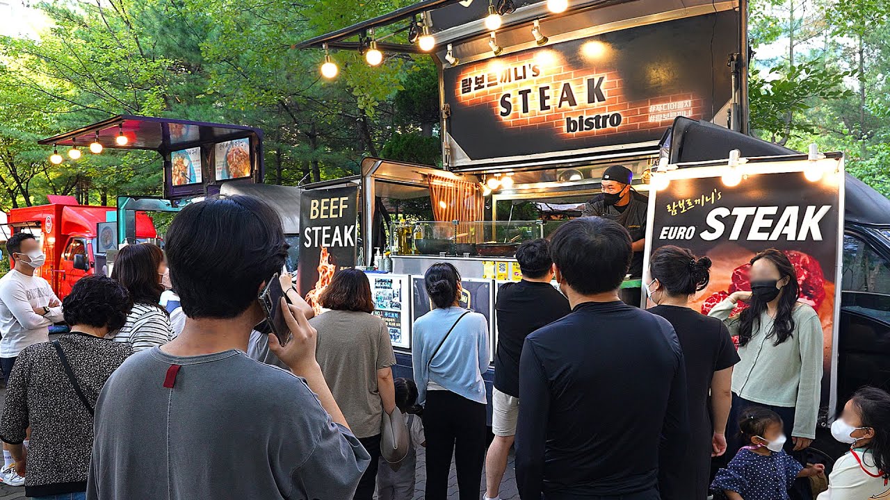⁣100인분이 5시간만에 다 팔리는 스테이크? 오픈전부터 예약해야 먹을 수 있는 핫한 스테이크 트럭┃Cheese steak food truck / Korean street food