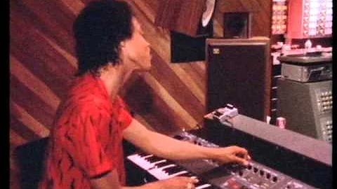 Roger Troutman,putt'n doon synth 'Thistle'train  sounds on tae the Multi.24Track Dayton USA 1986