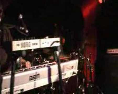 Beau Golden rocks a solo JMQ live