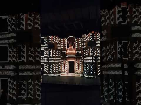 Mapping sur le mur du Théâtre antique d'Orange par l'Ecole des nouvelles images d'Avignon