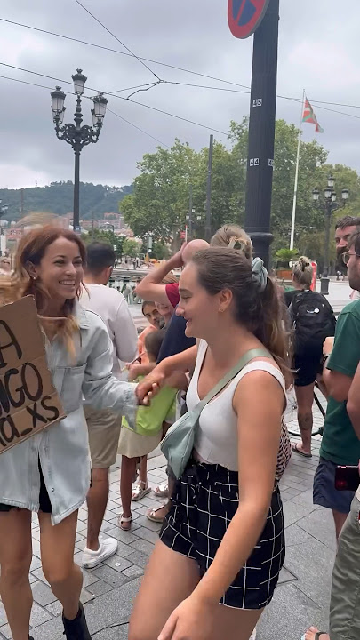 While people are waiting to move on, why not make dance into this moment? #bilbao #dance #baile