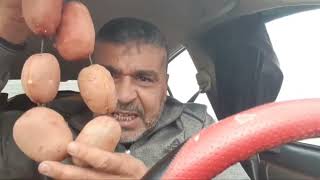 المحجوب هندا صحراوي مغربي يهدي قلادة بطاطاس ردا على النظام الجزائري