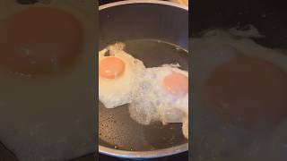 No Flip Sunny Side Up Egg ~Cook Perfectly #shorts