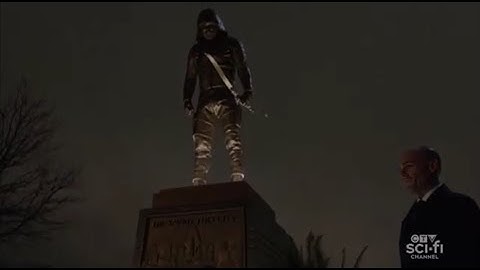 Arrow 8x10 Green Arrow Statue Reveal