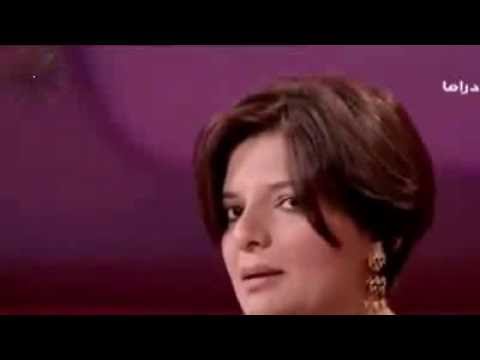 صرصر يمشي على رأس الفنانة نيللي كريم اثناء اللقاء على الهواء مباشرتآ