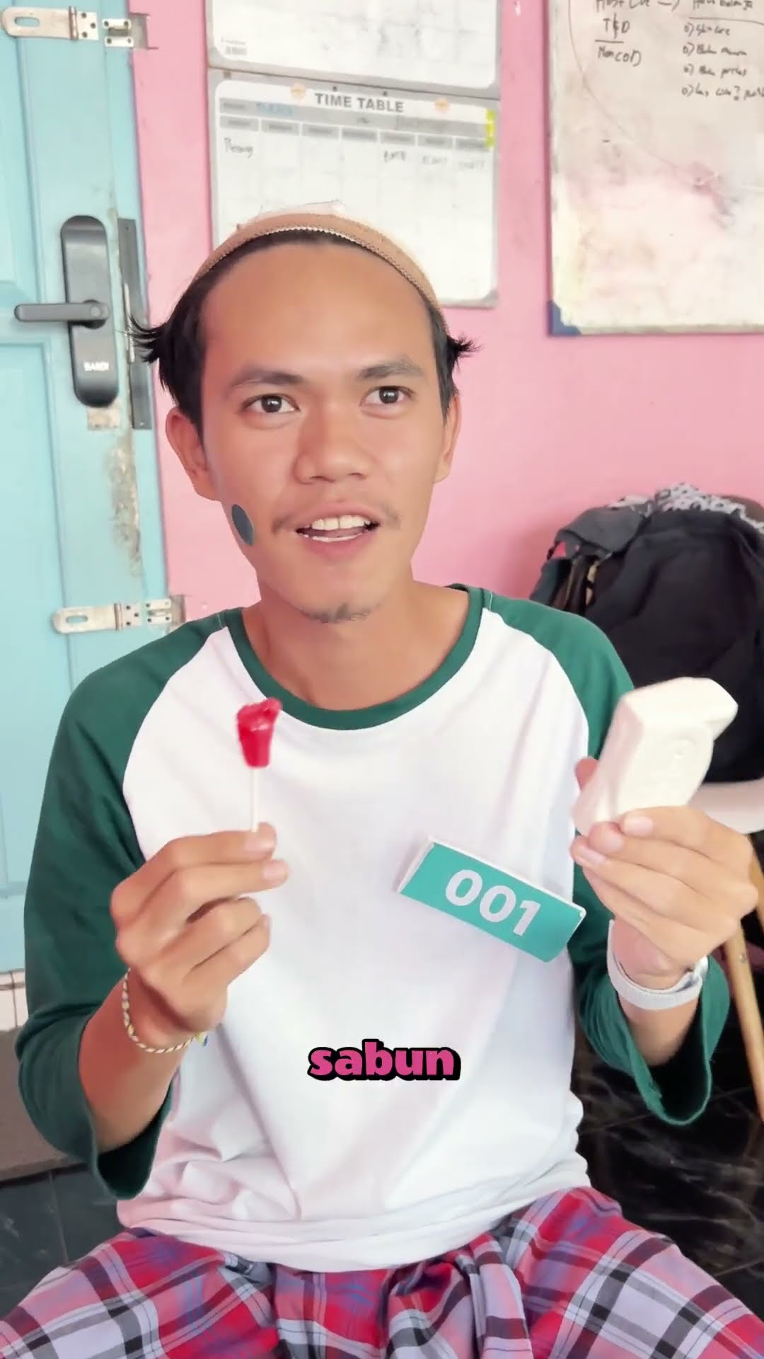 LEIKA KASIH CHALLENGE TOMPEL MAKAN PERMEN ATAU CIUM SABUN #leika #shorts
