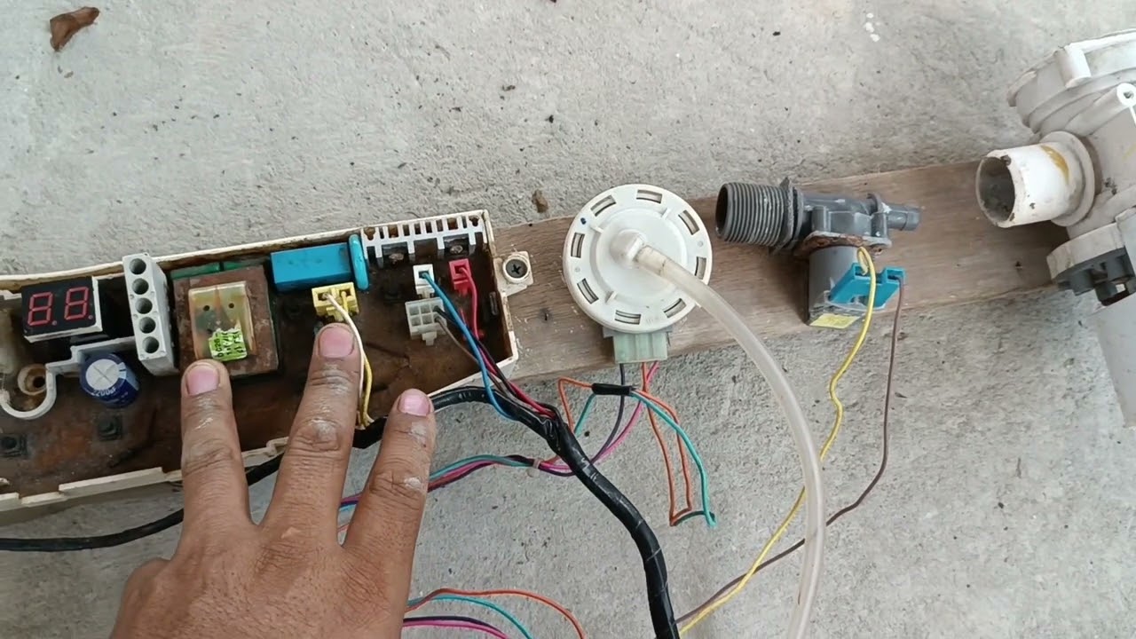 comprobación de los diferentes componentes de una lavadora