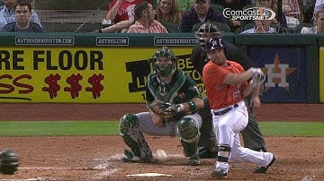 OAK@HOU: Altuve smacks an RBI single to center