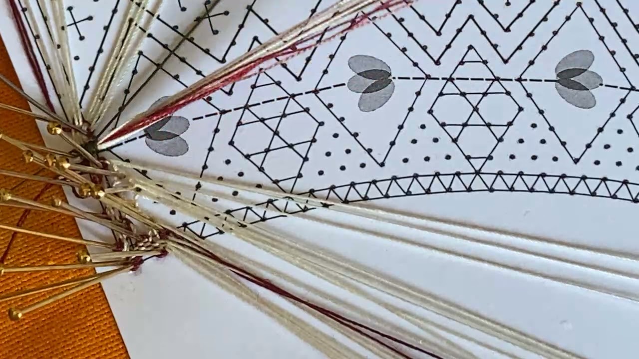 Cordon con guipures de colores 1a parte Abanico de encaje de bolillos Reina Victoria - Raquel Adsuar