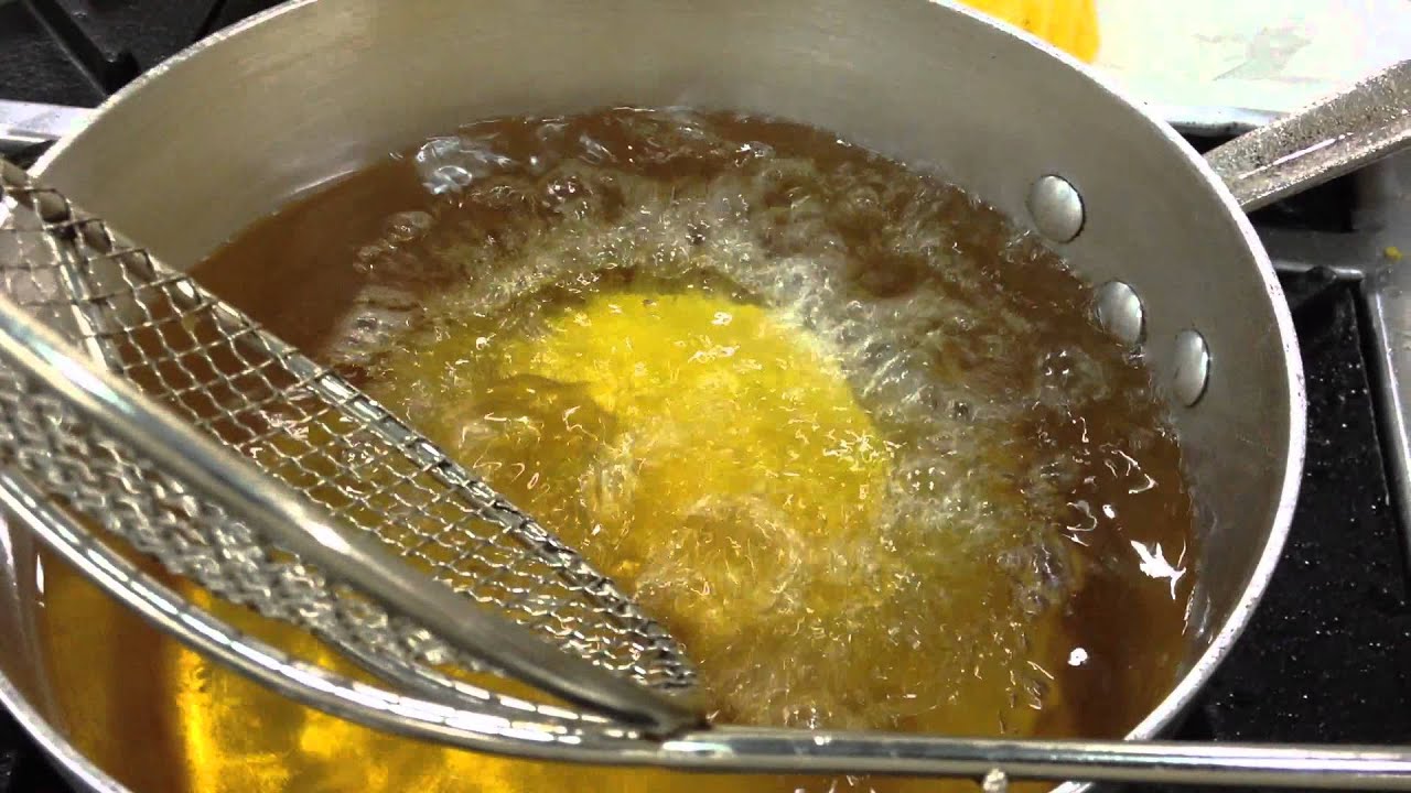 Кипящий сыр. Подсолнечное масло кипение. Boiling Oil. To Cook in hot Oil. Boil Oil.
