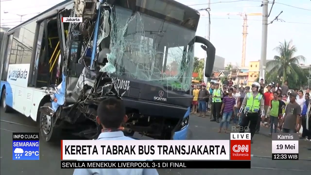 Petugas Palang Rel Akibatkan Bus Transjakarta Ditabrak Kereta