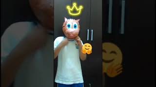 Tierna imitación de un gatito 😺😺