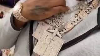 Davido show of his expensive diamond necklace