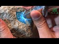 玉石交流：20万入手的莫西沙翡翠原石 有到玻璃种的潜质 能否切出如愿以偿的宝石级？