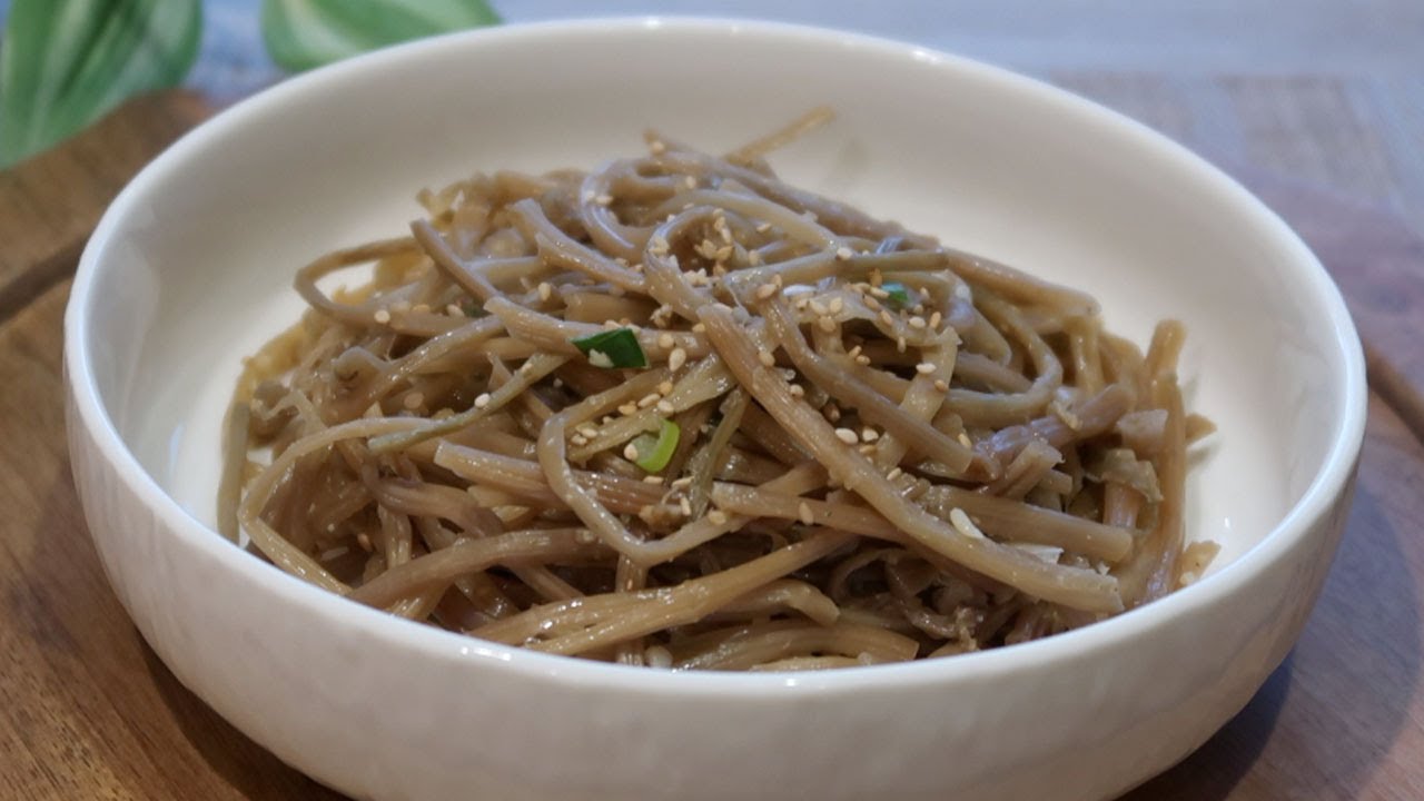Korean side dish (banchan) stir fried sweet potato stems (goguma julgi bokkeum) namul YouTube