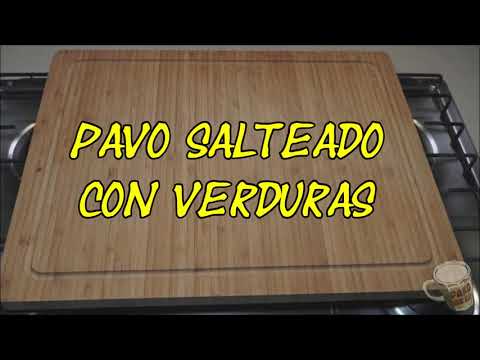 Vídeo: Filet De Gall Dindi Amb Guarnició De Verdures