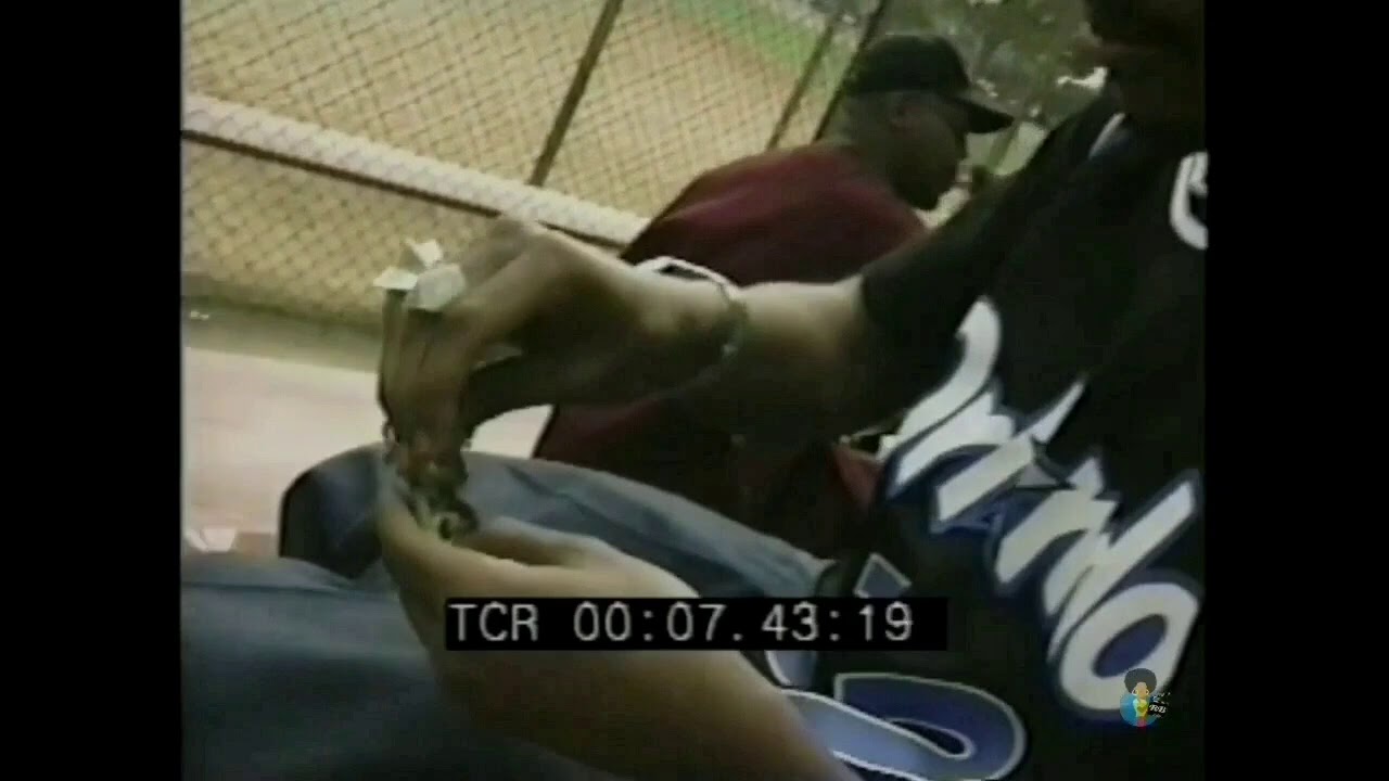 2Pac shows to roll a blunt at E-40's Practice Lookin' Hard videoshoot (1993 Sept. 19) HQ