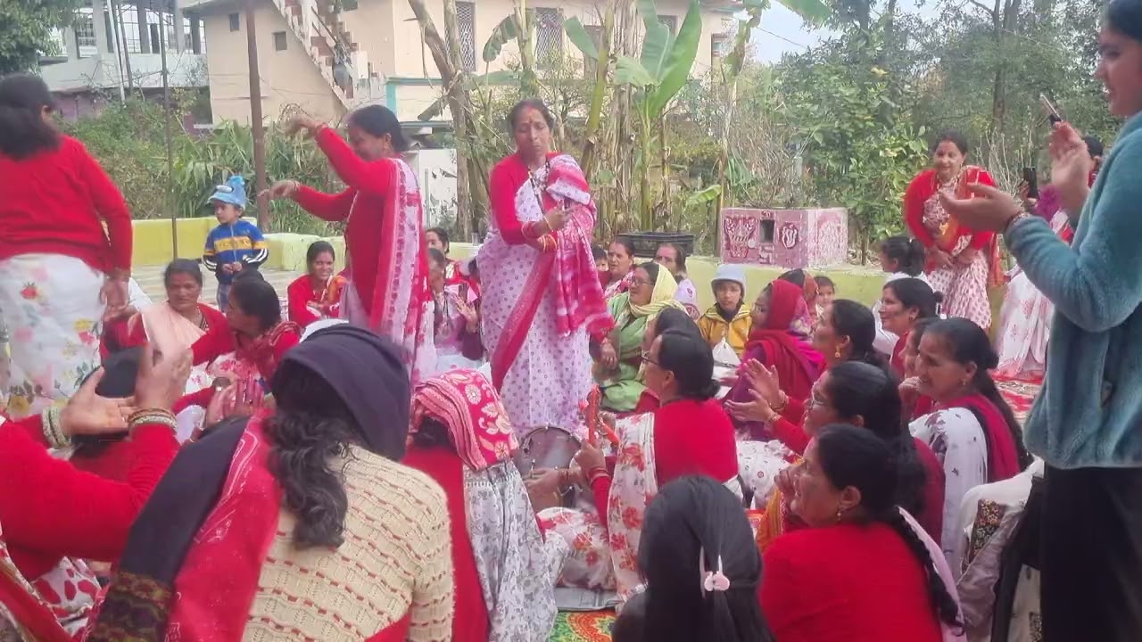 Mujhe MLA bna de saasu mai devrani or jethani ka jabardast damce