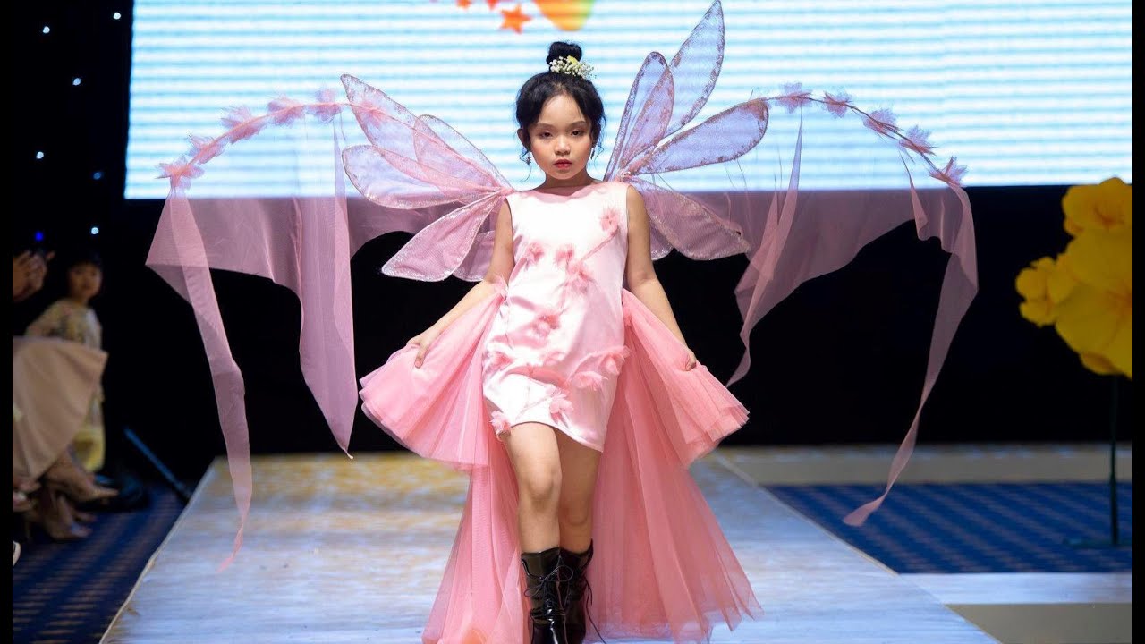 Mẫu nhí catwalk với đôi cánh nàng tiên xuân - Spring Fairies (Model kids wearing wings catwalk)