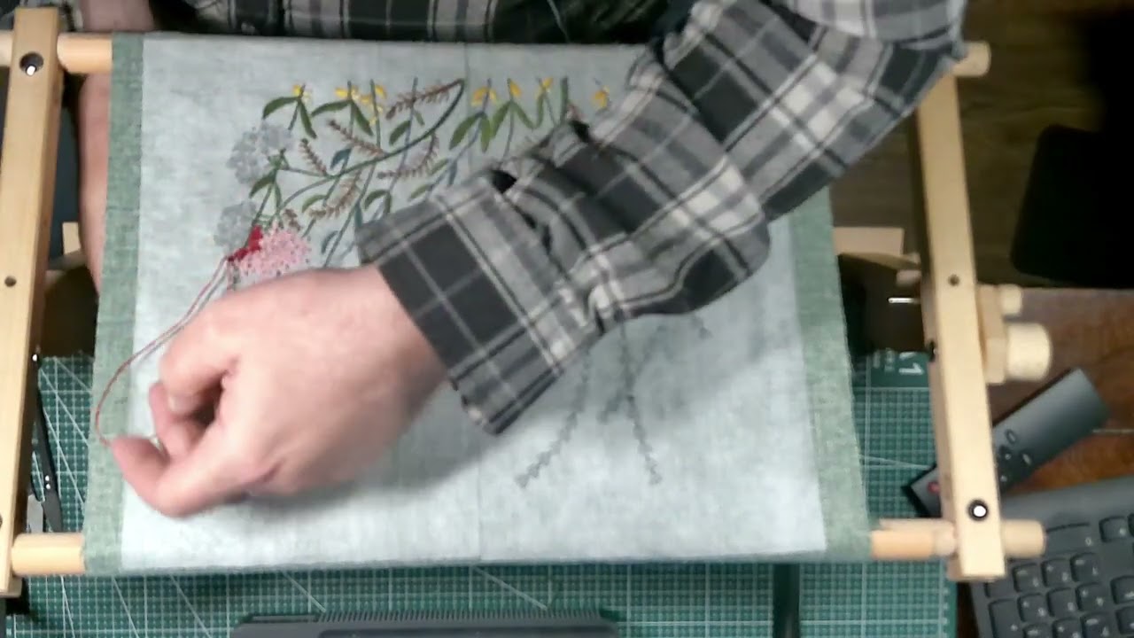 Enkelt broderi Vi broderer mer av kjedesting og franske knuter - Del 18