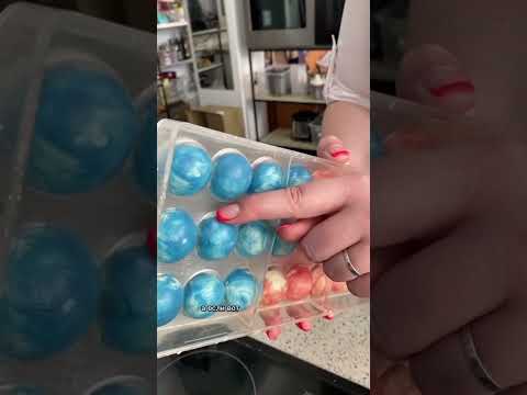 Как достать шоколадные шары из формы