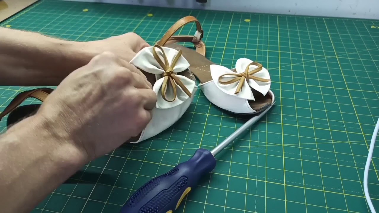 Делаем ремонт обуви. Меняем стельки. Обувь из кожи - YouTube