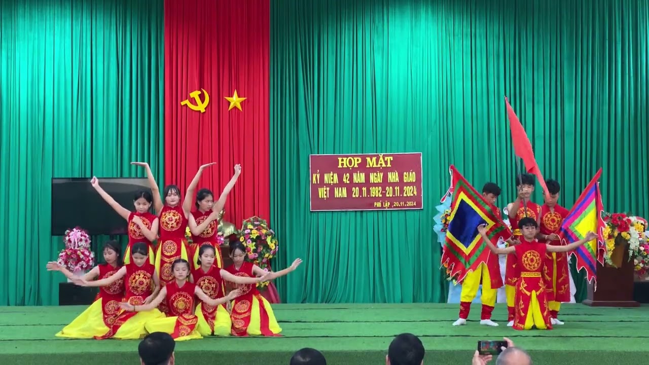 MÚA DÒNG MÁU LẠC HỒNG LỚP 8/2 THCS NÚI TƯỢNG