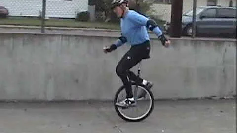 2006 11 04 02 21 26 Unicycle riding