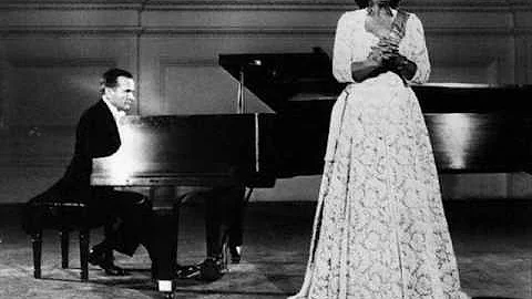 Marian Anderson sings "O Holy Night"