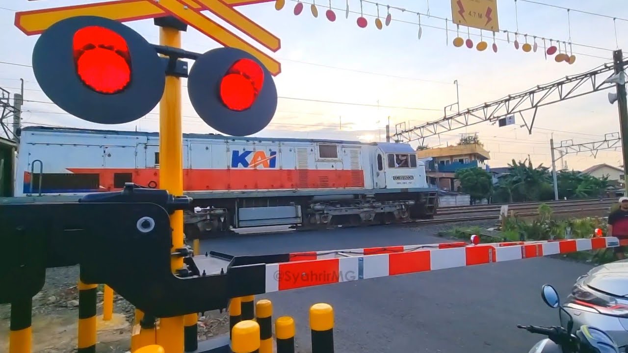 Alarm Langka | Tampilan Baru Palang SIEMENS | Perlintasan Kereta Api JPL 81 Bekasi