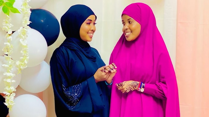 Lezbiyan qolini dugonasining trusigiga qoydi