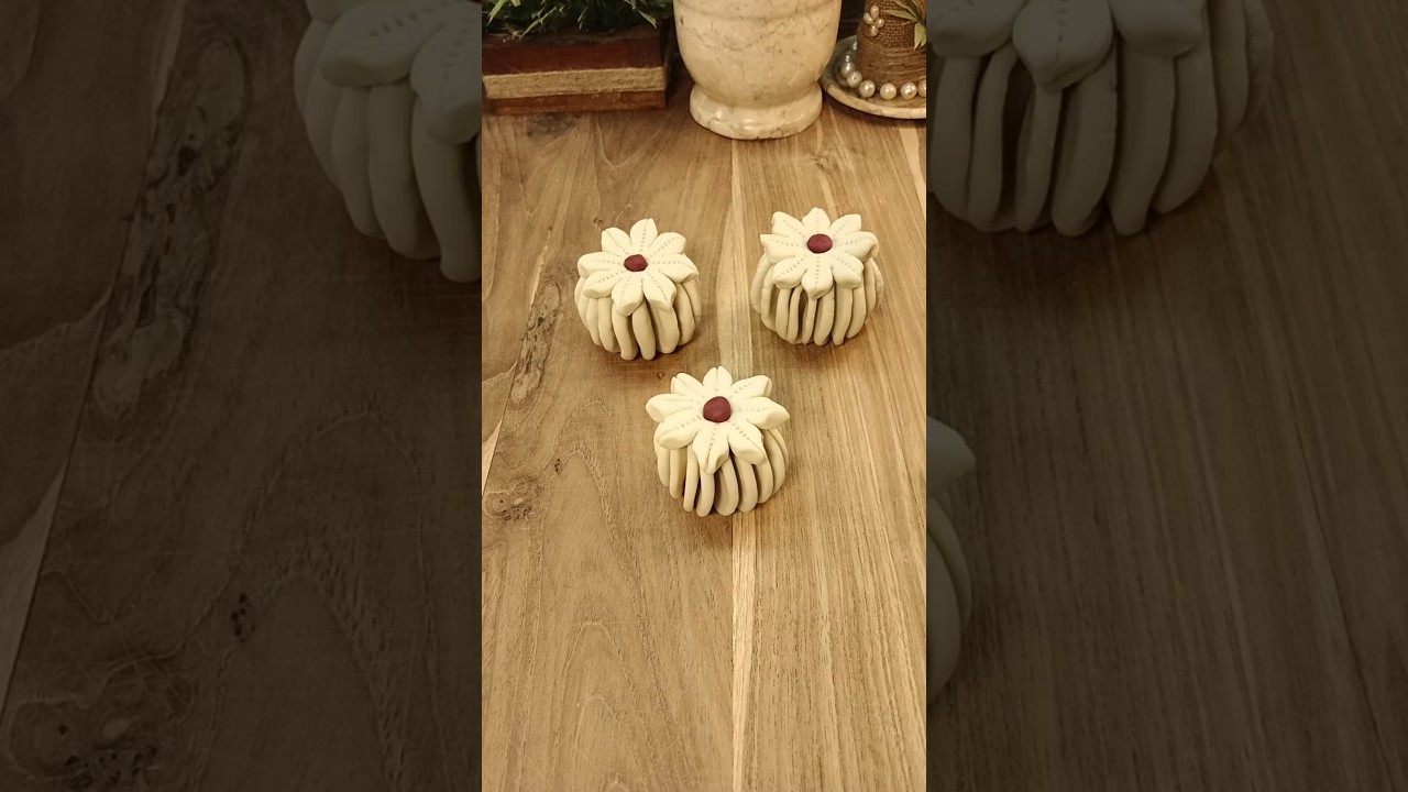 Easy way to design beautiful cake dough.(p198)