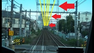 一部区間だけ近鉄線のような高い架線柱が並ぶ向河原駅～平間駅間を走行する南武線上りE233系の前面展望